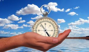 La bàn có luôn chỉ đúng hướng?