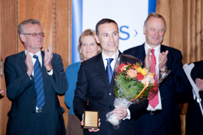 Doanh nhân Vasilios Zouponidis nhận giải thưởng danh giá của Hoàng gia Thuỵ Điển (ảnh: Facebook).