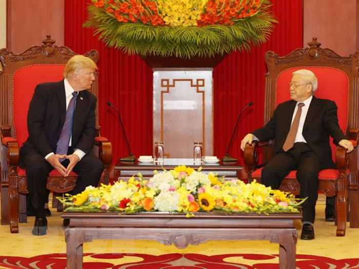 Cựu tổng thống Donald Trump thăm Việt Nam; Quan niệm ‘Nam tả nữ hữu’ nghĩa là gì