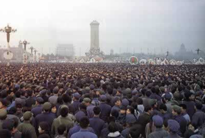 Hàng trăm ngàn người tham gia Sự kiện Thiên An Môn vào ngày 5/4/1976