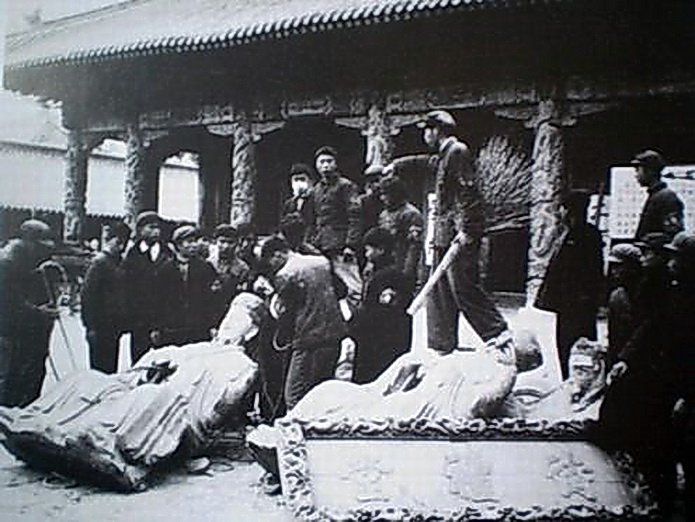 Trong thời kỳ Cách mạng Văn hóa, nhiều bức tượng Phật giáo lịch sử và nổi tiếng đã bị Hồng vệ binh phá hủy một cách liều lĩnh. (Hình ảnh: Miền công cộng)