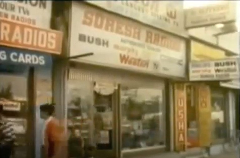 Cửa hàng radio của Suresh - người đã bị bắn trong kiếp trước