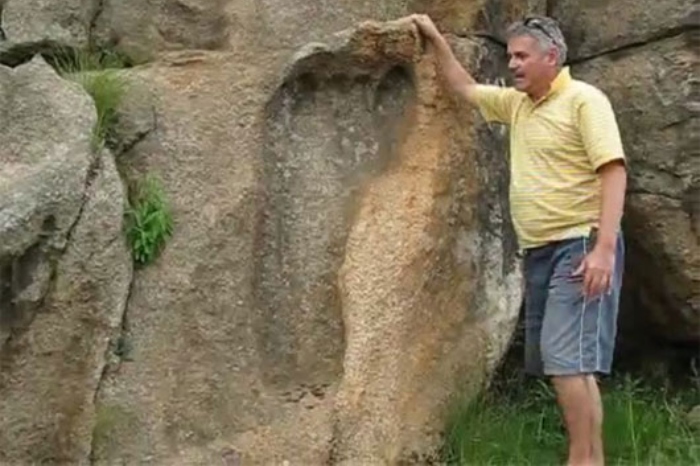 Dấu chân khổng lồ