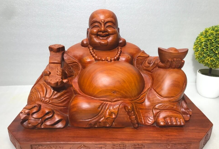 Tượng Phật Di Lặc thông thường khác tượng Phật Di Lặc tại Tu viện Labrang