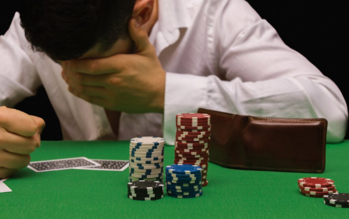 Kết cục của những người nghiện cờ bạc thường là nợ nần chồng chất 