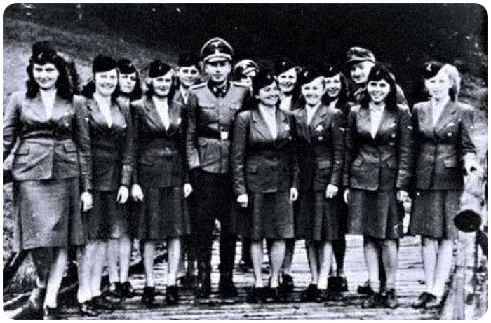 Sĩ quan quân đội SS và những cô gái BDM