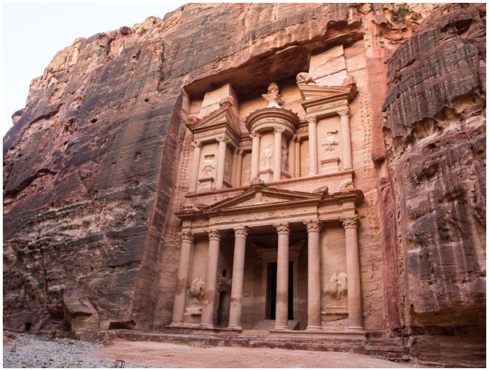 Bí ẩn thành phố cổ khổng lồ trên sa mạc Jordan: Nhà thờ cao 49m, ngôi đền thấp nhất cũng cao 38m