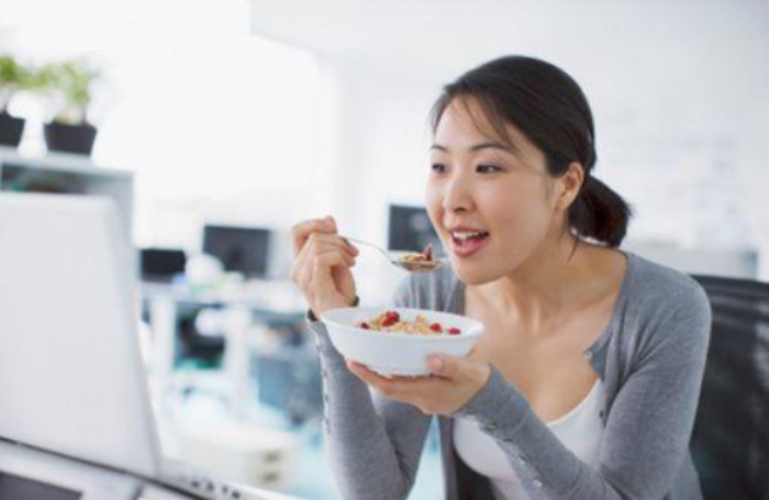 Một người có giáo dưỡng hay không nhìn vào tướng ăn là có thể biết
