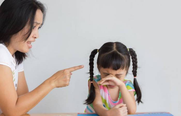 nổi đóa; nổi nóng; nóng nảy