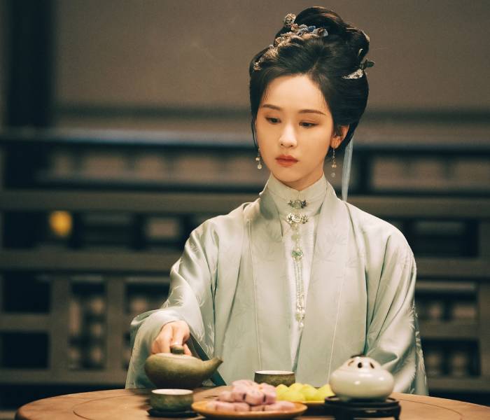 đoan chính; đoan trang; khiêm tốn