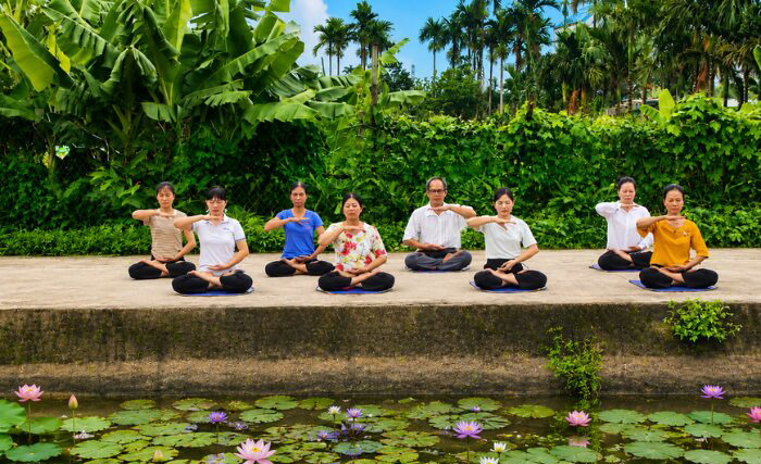 Bác sĩ nói tôi phải uống thuốc cả đời, duyên may gặp được Pháp Luân Công