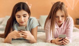 Làm sao để trẻ tránh xa điện thoại thông minh và mạng xã hội?