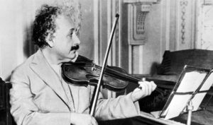 Thói quen sinh hoạt hằng ngày của Albert Einstein