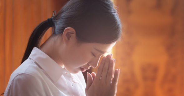 Bái Phật không thành tâm ngược lại chiêu mời ma quỷ