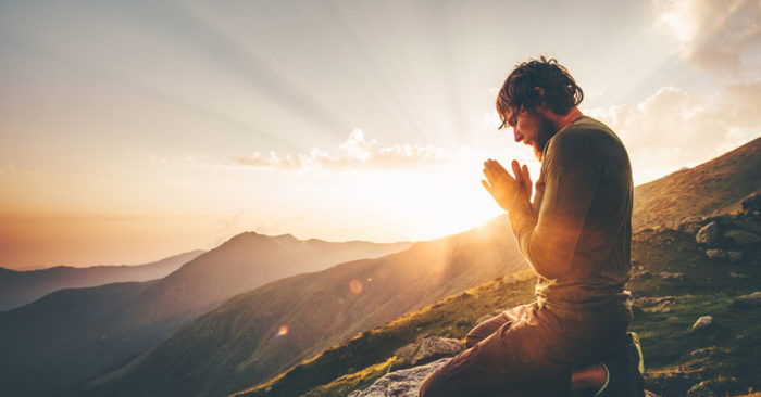 Vì sao những người thường xuyên cầu nguyện có sức khỏe tốt hơn?