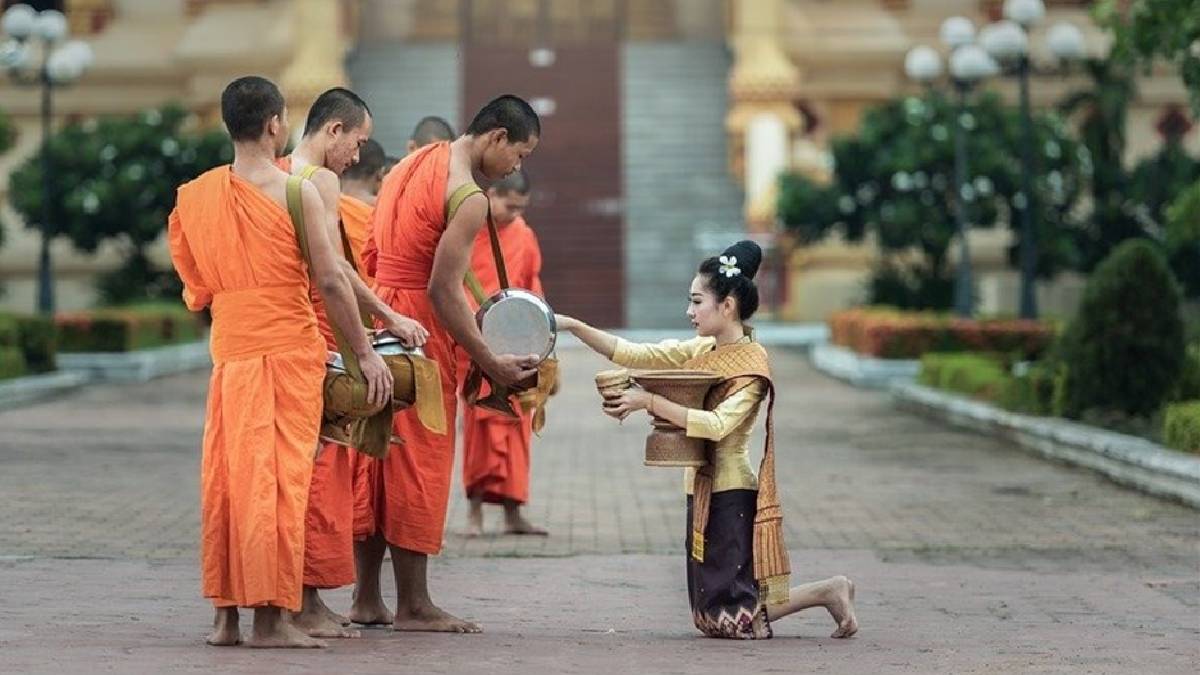 Thấy việc thiện thì phải làm ngay, chớ nên chần chừ