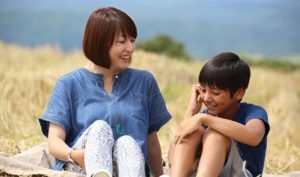 Nhà có con trai, mẹ nên học cách mềm mỏng thay vì đối đầu