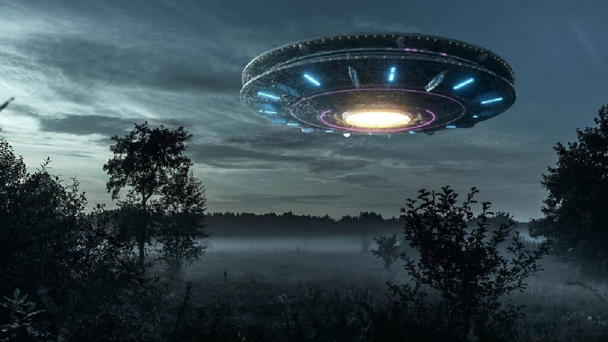 Cơ trưởng hàng không Mỹ quay được UFO