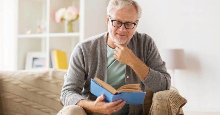 Sau 50 tuổi, càng đọc sách nhiều thì càng sống lâu