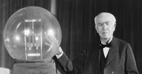 Thomas Alva Edison (11 tháng 2 năm 1847 – 18 tháng 10 năm 1931) là một nhà phát minh và thương nhân đã phát triển rất nhiều thiết bị có ảnh hưởng lớn tới cuộc sống trong thế kỷ 20