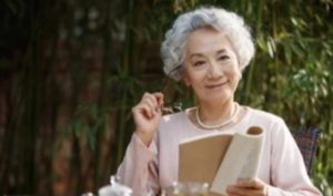Nghiên cứu: Chúng ta hạnh phúc hơn khi già đi