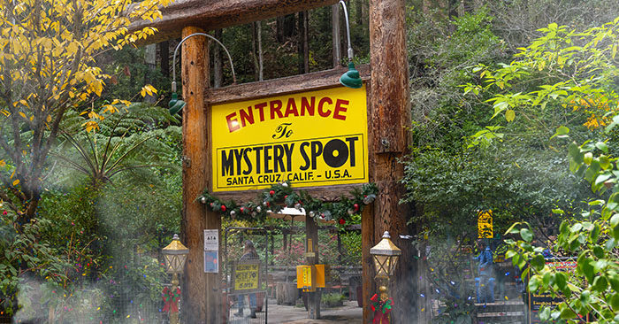 Lối vào khu rừng bí ẩn tại thị trấn Santa Scruz (Mỹ)