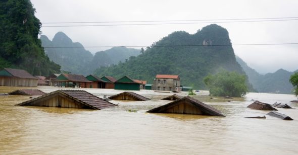 Thơ dành cho người dân miền Trung trong bão lũ