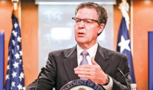 Cựu Đại sứ Mỹ kêu gọi Nhà Trắng tổ chức gặp mặt Nhà sáng lập Pháp Luân Công