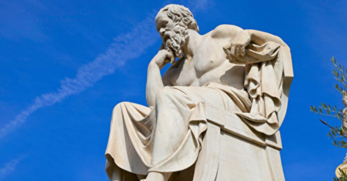Tượng Socrates do nhà điêu khắc người Athen Leonidas Deros (1834-1882) đúc tạc tại Học viện Athens