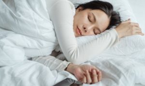Bấm huyệt và giấc ngủ rất quan trọng đối với sức khoẻ tử cung