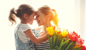 Tình yêu của mẹ thời thơ ấu sẽ định hình tính cách suốt đời con
