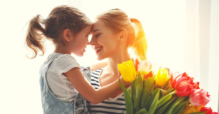 Tình yêu của mẹ thời thơ ấu sẽ định hình tính cách suốt đời con