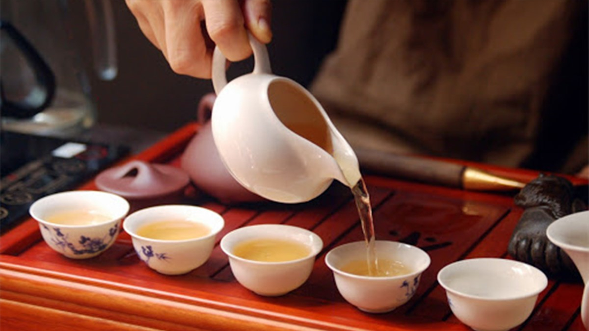 Thế nào là “bảy phân trà, 8 phân rượu, ba khấu đầu” trong trà đạo?