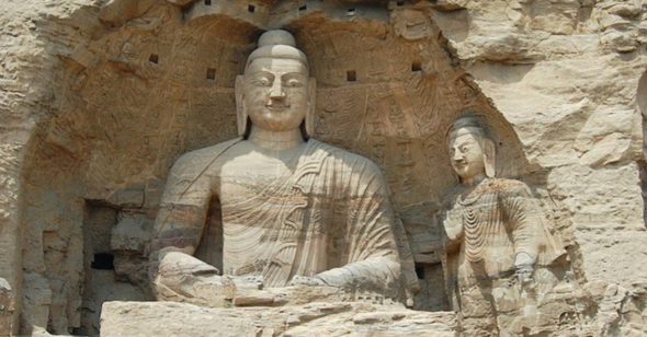 Tạc tượng Phật công đức vô lượng