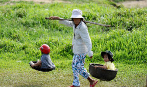 “Nhân tâm hướng xuống thì đau, nước chảy xuống thấp thì xiết” nghĩa là gì?