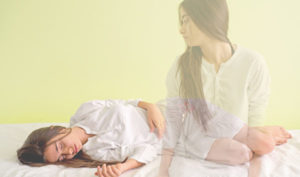 Linh hồn ra khỏi cơ thể, người phụ nữ nhìn thấy bác sĩ đang cứu mình