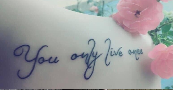 Xăm lên vai dòng chữ “you only live once” để nhắc phải biết tranh đấu